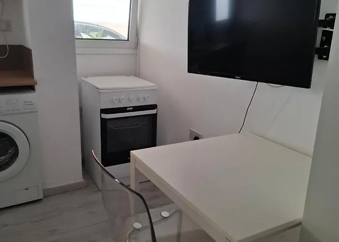 Comfortable Ground Floor In * 레메소스